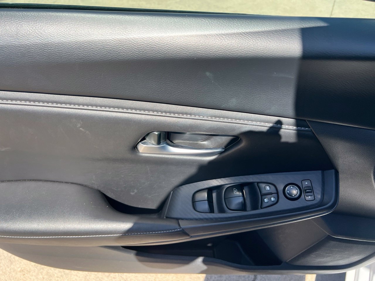 Used 2024 Nissan Sentra SV FWD image 11