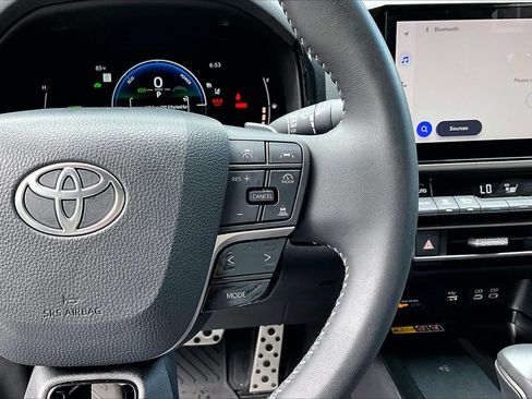 Used 2025 Toyota Camry SE w/ Multimedia Upgrade Package FWD image 11