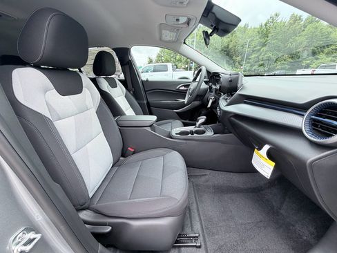 New 2026 Chevrolet Trax LS w/ LS Convenience Package FWD image 23