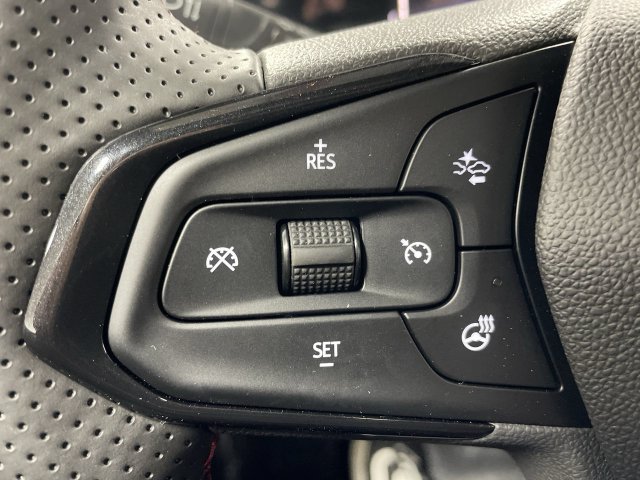 Used 2024 Chevrolet Trax RS w/ Sunroof Package FWD image 31