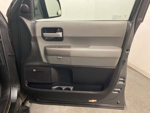 Used 2015 Toyota Sequoia Limited image 23