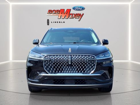 Used 2025 Lincoln Aviator Reserve w/ Equipment Group 201A AWD/4WD image 2