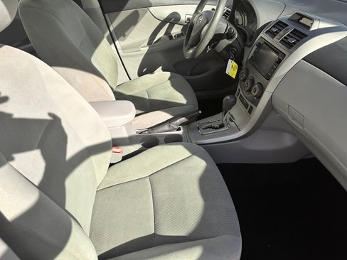 Used 2013 Toyota Corolla LE FWD image 9