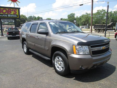 Used 2012 Chevrolet Suburban LT AWD/4WD image 7
