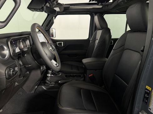 Certified 2024 Jeep Wrangler Sahara w/ Technology Group image 22