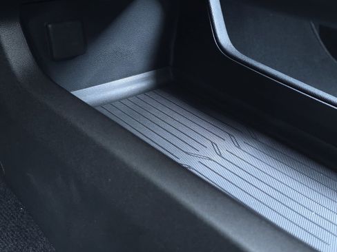 New 2026 Chevrolet Equinox EV LT w/ LPO, Blackout Package image 26