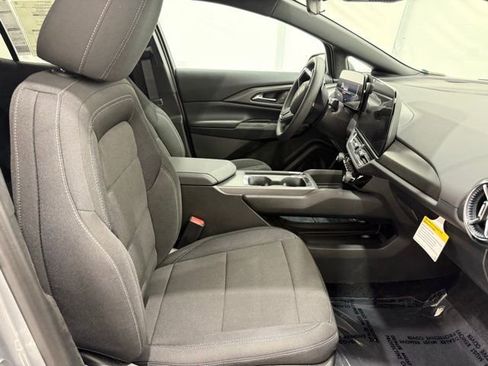 New 2026 Chevrolet Equinox EV LT image 18