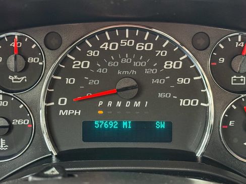 Used 2018 Chevrolet Express 2500 w/ Driver Convenience Package image 28