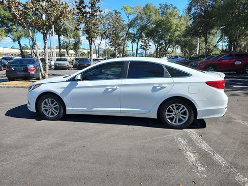 Used 2017 Hyundai Sonata SE image 2