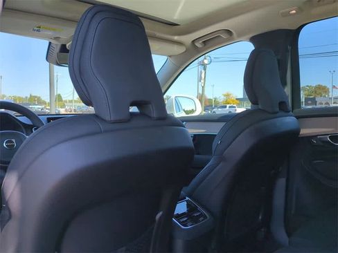 New 2025 Volvo XC90 B5 Core w/ Protection Package Premier image 16