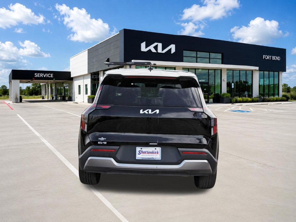 Used 2024 Kia EV9 Light Long Range RWD image 6