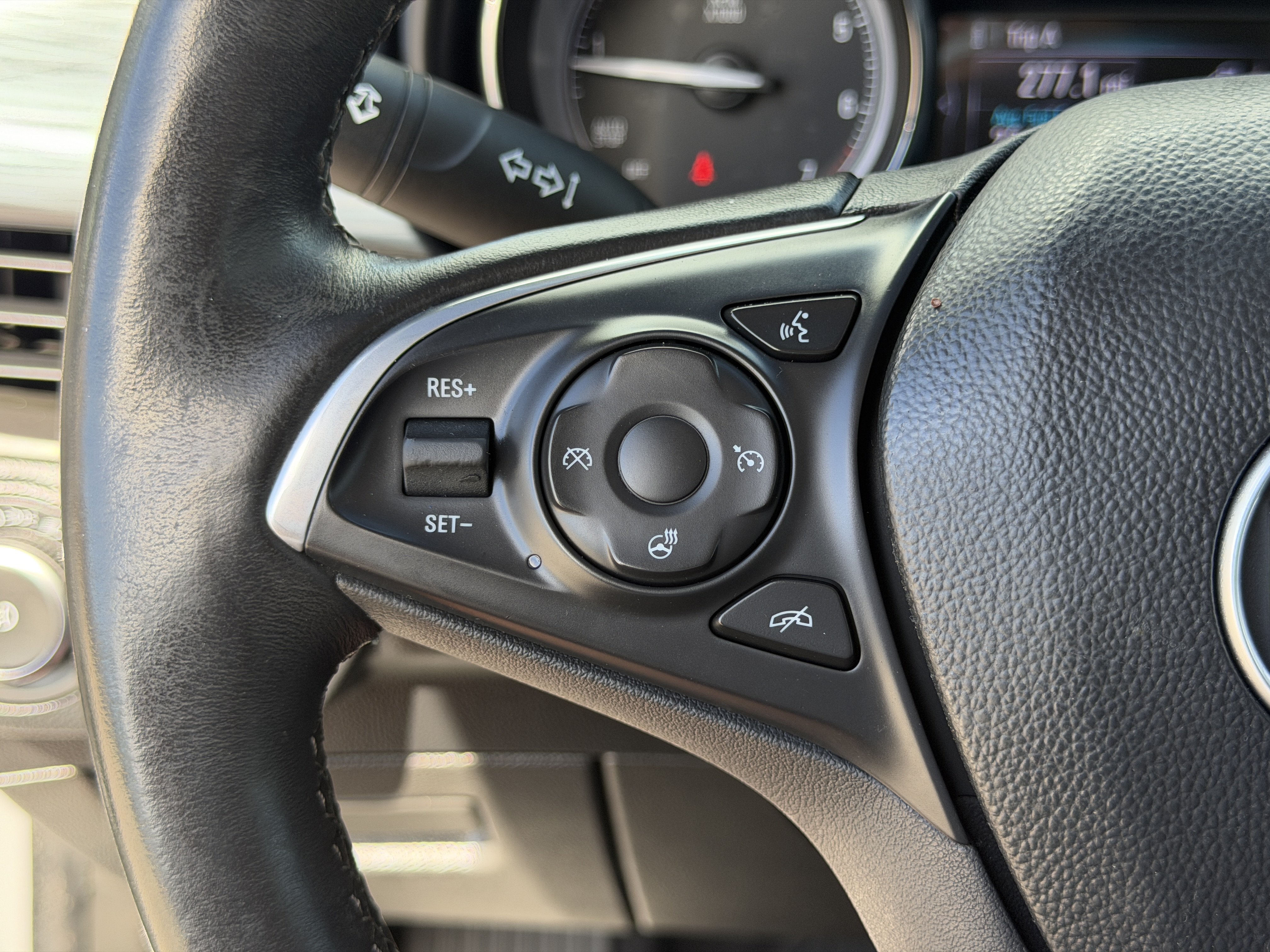 Used 2019 Buick Envision Essence FWD image 32