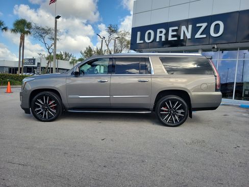 Used 2018 Cadillac Escalade ESV Luxury image 8