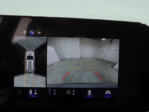 New 2026 Chevrolet Equinox LT w/ Convenience Package II FWD image 13