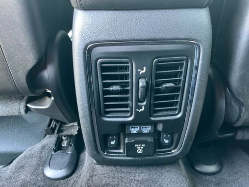 Used 2018 Jeep Grand Cherokee Overland RWD image 32