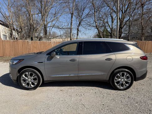 Used 2018 Buick Enclave Premium image 2