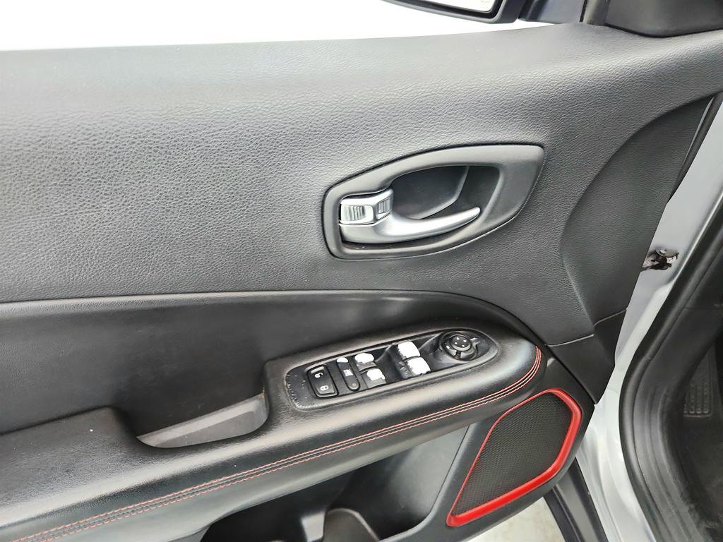 Used 2018 Jeep Compass Trailhawk AWD/4WD image 19