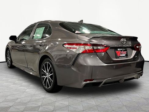 Used 2021 Toyota Camry SE FWD image 4