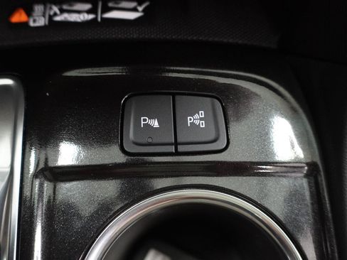 Used 2024 Chevrolet Equinox Premier FWD image 18