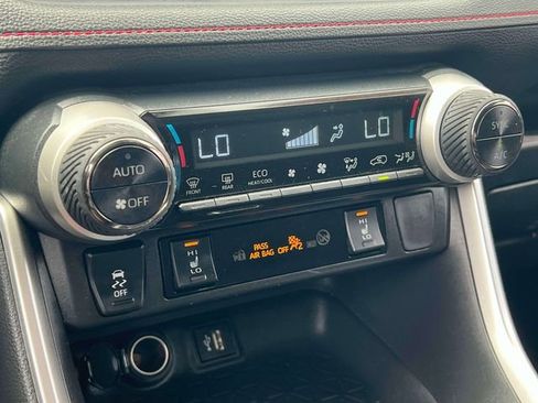 Used 2023 Toyota RAV4 SE w/ Weather & Moonroof Package image 36