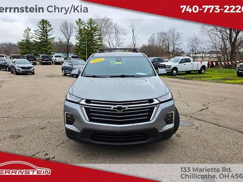 Used 2023 Chevrolet Traverse LT FWD image 2