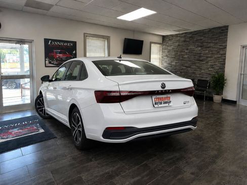Used 2025 Volkswagen Jetta Sport FWD image 5