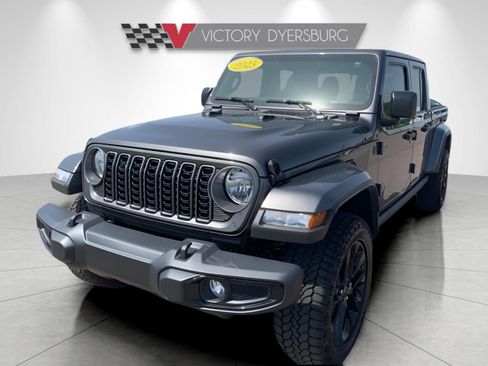 New 2025 Jeep Gladiator Sport image 4