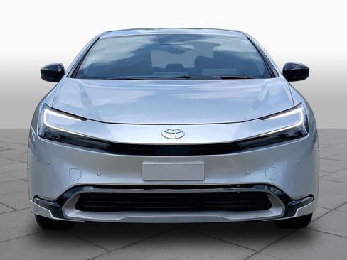 Used 2024 Toyota Prius XLE FWD image 4
