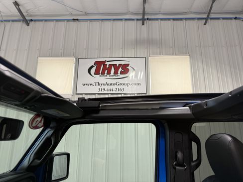 Used 2026 Jeep Wrangler Unlimited Sahara AWD/4WD image 23