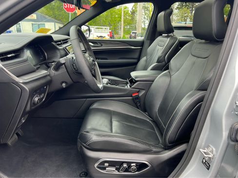 Used 2023 Jeep Grand Cherokee Overland w/ Luxury Tech Group IV image 22