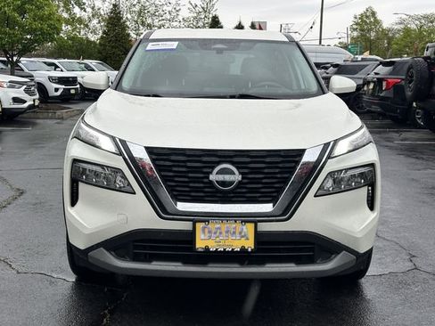 Used 2023 Nissan Rogue SV AWD/4WD image 2