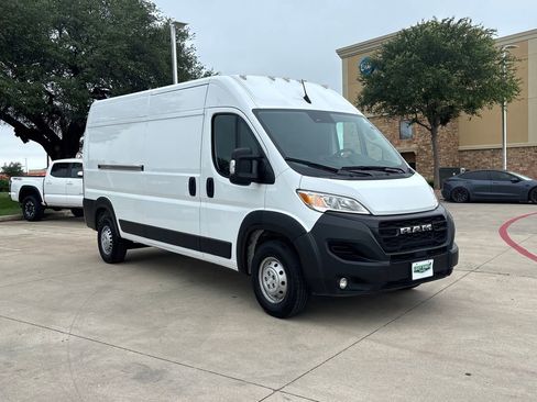 Used 2024 RAM ProMaster 2500 w/ Convenience Group FWD image 5