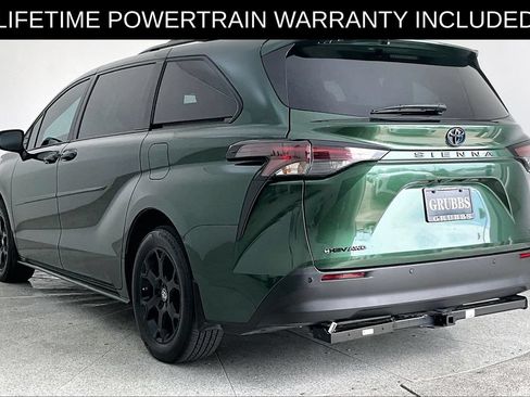 Used 2025 Toyota Sienna XLE Woodland Edition AWD/4WD image 14