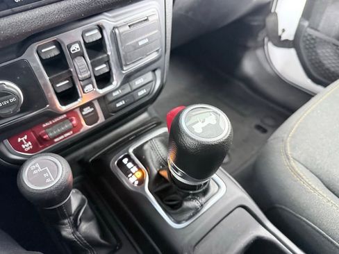 Used 2024 Jeep Wrangler Willys image 21