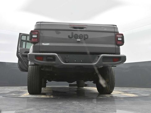 Used 2022 Jeep Gladiator Overland AWD/4WD image 41