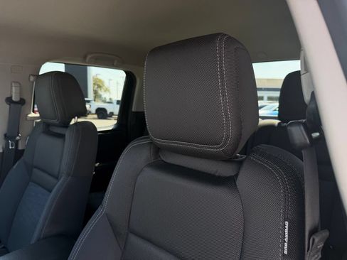 Used 2023 Nissan Frontier SV AWD/4WD image 10