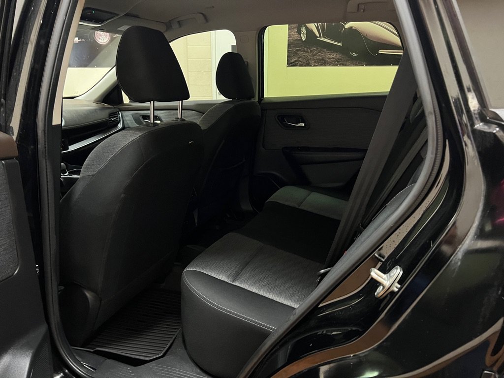Used 2023 Nissan Rogue SV FWD image 32