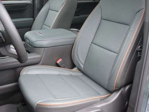 Used 2026 GMC Yukon XL AT4 w/ LPO, Floor Liner Package AWD/4WD image 16