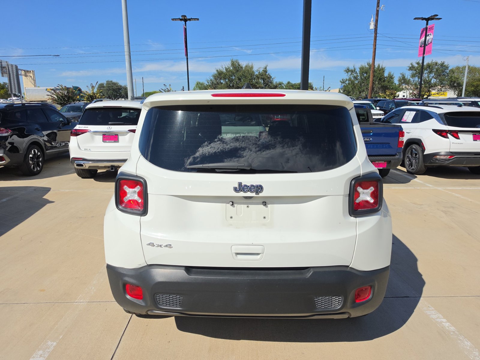 Used 2023 Jeep Renegade Latitude AWD/4WD image 5