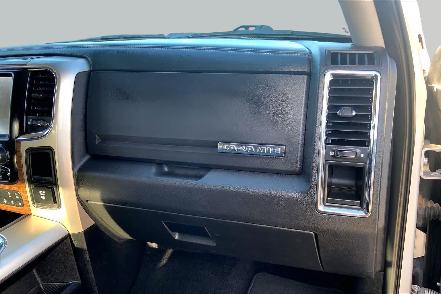 Used 2017 RAM 1500 Laramie w/ Convenience Group AWD/4WD image 17
