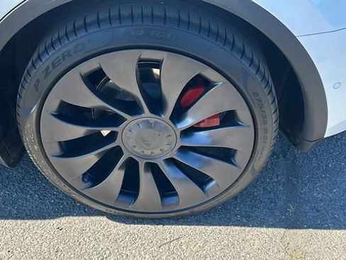 Used 2022 Tesla Model Y Performance AWD/4WD image 6