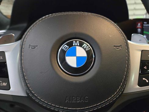 Used 2022 BMW X7 xDrive40i w/ M Sport Package AWD/4WD image 28