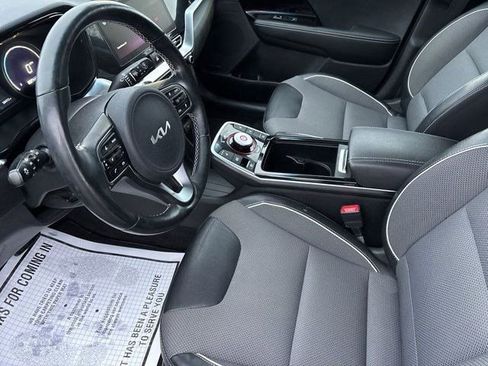 Used 2022 Kia Niro EX w/ Cold Weather Package image 11