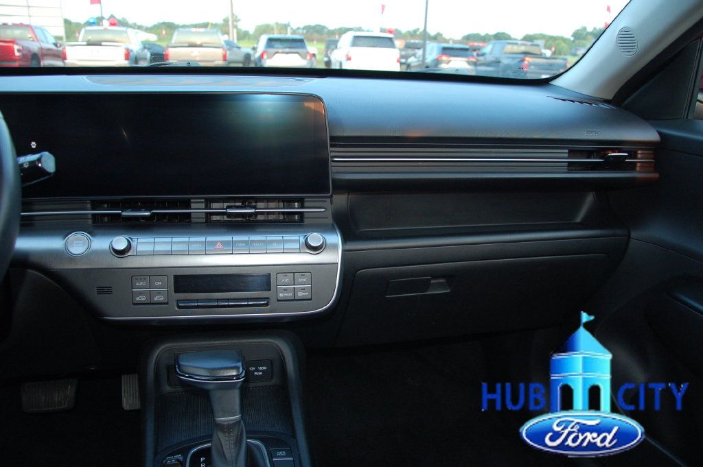 Used 2025 Hyundai Kona SEL FWD image 20