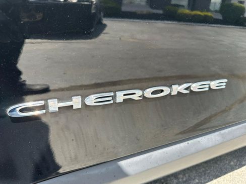 Used 2019 Jeep Cherokee Latitude w/ Popular Appearance Group AWD/4WD image 70