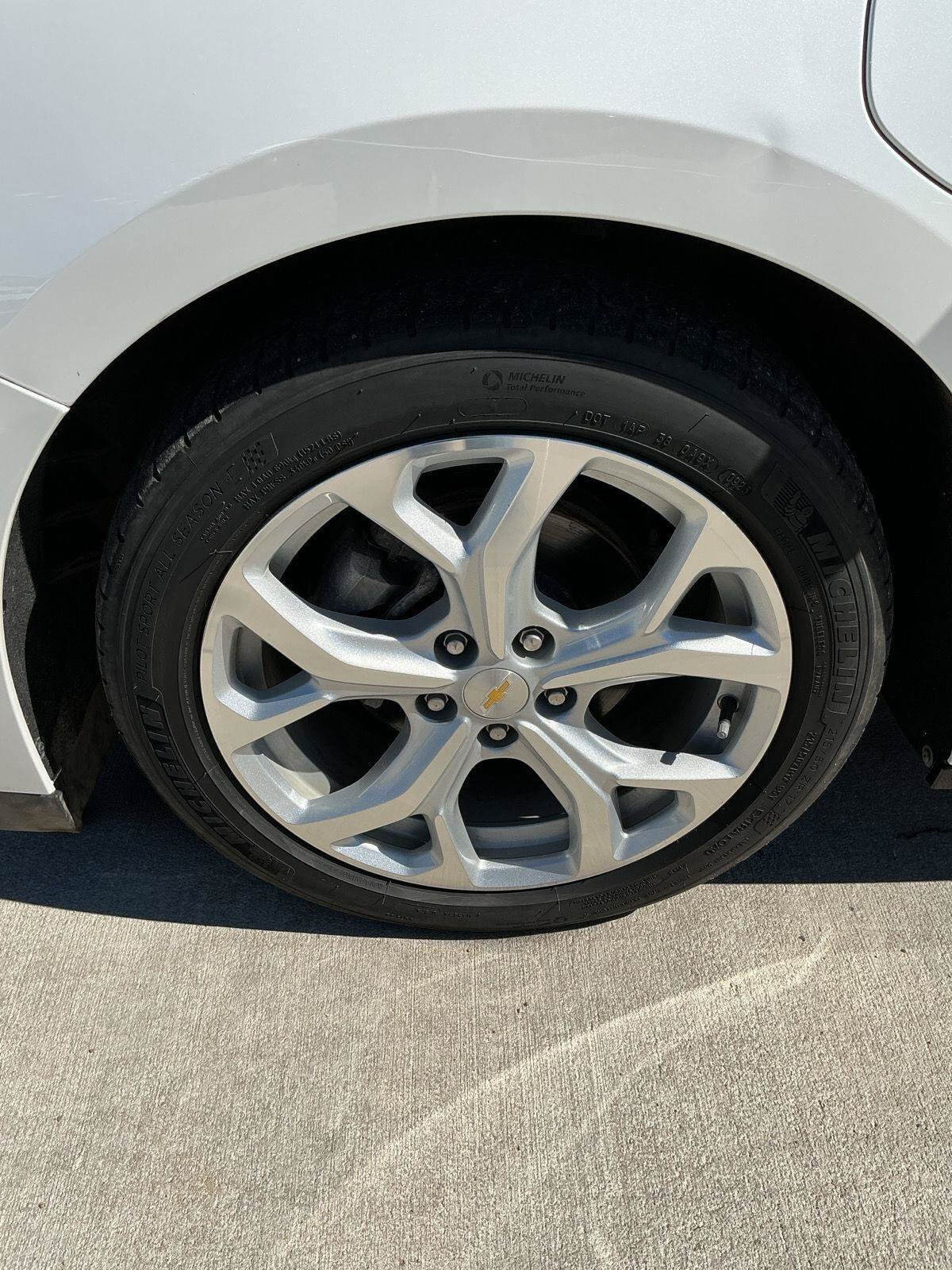 Used 2018 Chevrolet Volt Premier w/ Driver Confidence Package FWD image 10