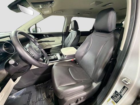 Used 2023 Kia Carnival EX FWD image 22