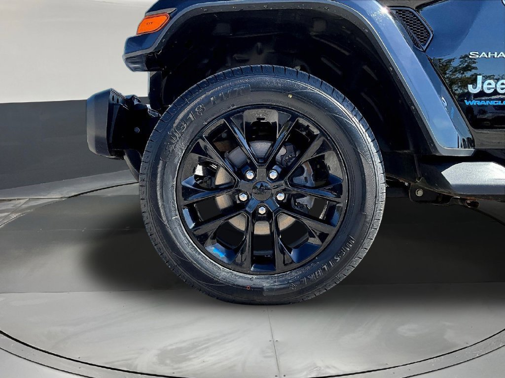 Used 2023 Jeep Wrangler Unlimited Sahara AWD/4WD image 35