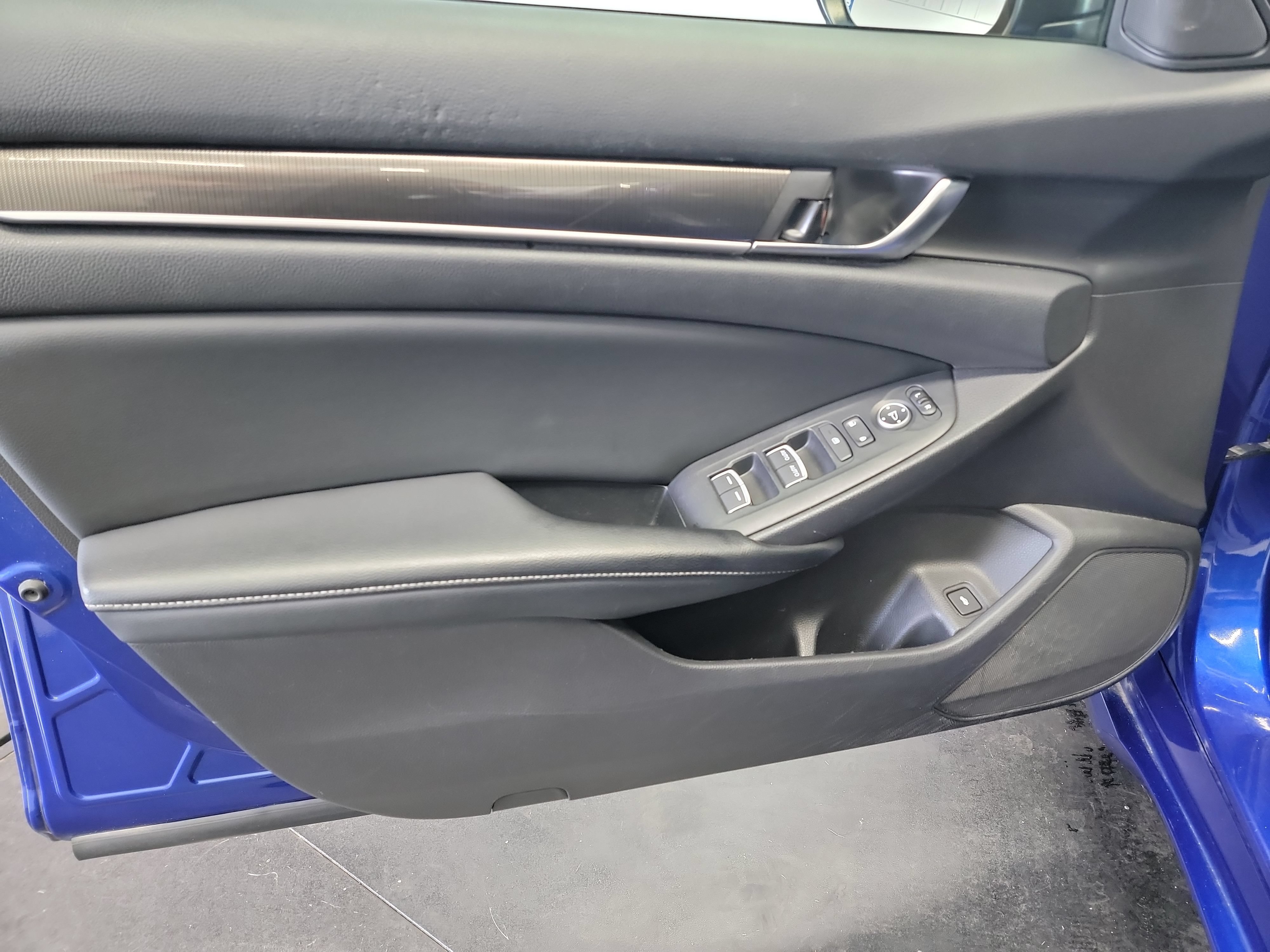 Used 2018 Honda Accord Sport image 13