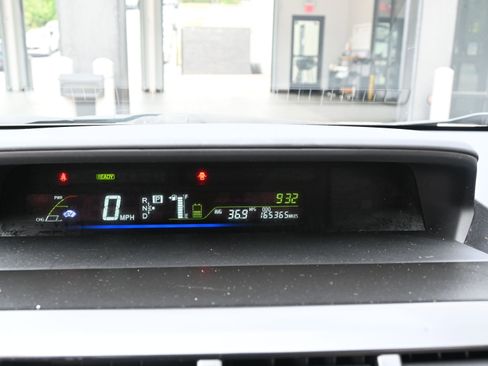 Used 2012 Toyota Prius V Five image 31